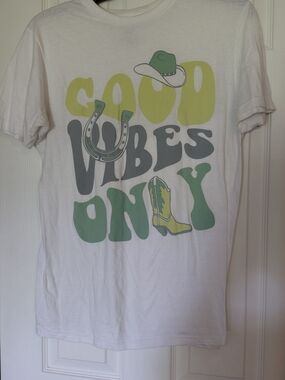 Persaya White Graphic 'Good Vibes Only' Tee with Green and Gray Accents